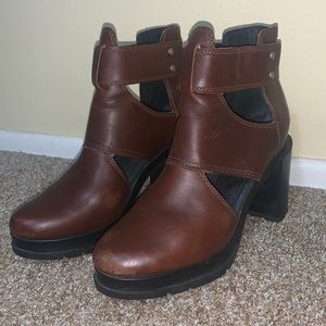 Sorel Cut Out Mango Boots